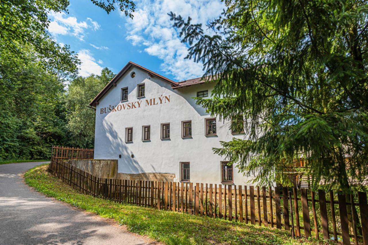 Buskovsky Mlyn 1580 Hotel Dolní Bousov Exterior foto