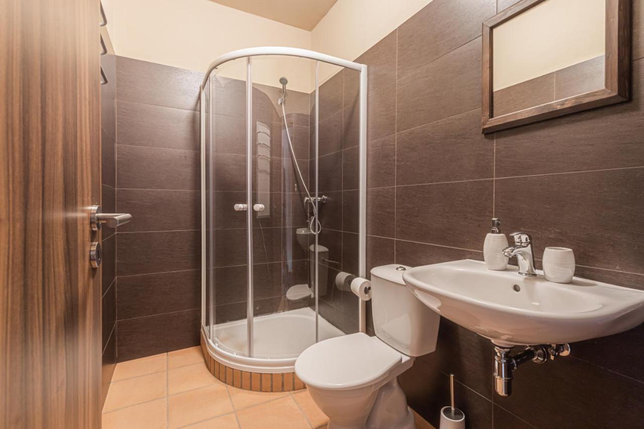 Buskovsky Mlyn 1580 Hotel Dolní Bousov Exterior foto